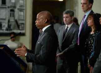 NYC Mayor Adams Celebrates Safe Schools Amidst Staten Island Gun Incidents news-24092024-231333