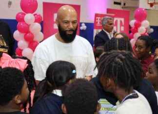 Bridging the Digital Divide in the Bronx: Rapper Common and T-Mobile Team Up news-25092024-210428