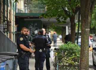 Brooklyn Police Seek Suspect in Daytime Shooting Near Apartment Building news-26092024-094732