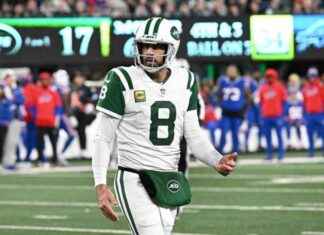 Aaron Rodgers Criticizes Refs Over Jets-Bills Penalty Controversy news-15102024-091303