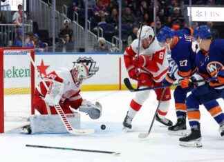Islanders struggle with scoring, fall to Red Wings in 1-0 shutout news-23102024-053834