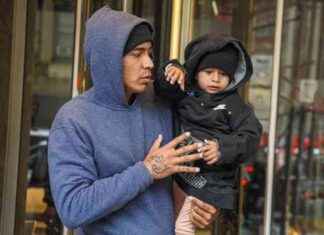 NYC Mayor Adams Ends Migrant Debit Card Program as Shelter Numbers Drop news-08112024-222952