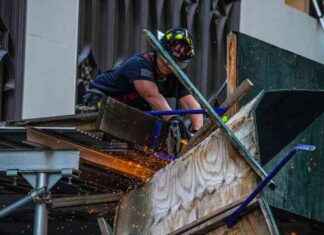 Sidewalk Shed Collapse in Chelsea: FDNY Investigates, Injuring Three | amNewYork news-18112024-185238