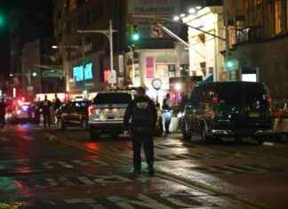 Deadly Queens Shootout: Cop Injured, Robbery Suspect Killed news-20112024-070253