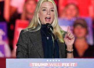 Trump Selects Pam Bondi as Attorney General After Gaetz Withdraws news-22112024-084334