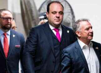 Allegations of Top Trump Aide Soliciting Funds for Favorable Appointments news-26112024-065356