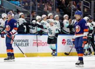 New Title: New York Islanders struggle in 5-2 loss to Seattle Kraken, dropping 8th game in last 10 | amNewYork new-title-new-york-slanders-struggle-in-5-2-loss-to-seattle-kraken-dropping-8th-game-in-last-10-amnewyork
