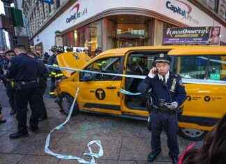 Taxi driver injures six in Herald Square Christmas crash | amNewYork taxi-driver-injures-six-in-herald-square-christmas-crash-amnewyork