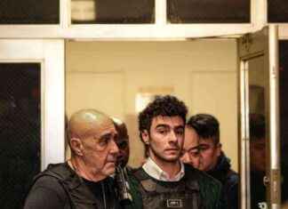 Luigi Mangione Manhattan Court Appearance Draws Supporter Crowds luigi-mangione-manhattan-court-appearance-draws-supporter-crowds