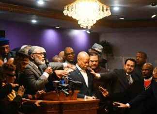 Mayor Adams rallies supporters against negativity at Brooklyn church | amNewYork mayor-adams-rallies-supporters-against-negativity-at-brooklyn-church-amnewyork