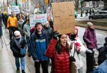 nyc-activists-demand-hochul-dump-adams-amid-fallout-amnewyork