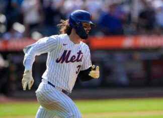Jesse Winker Leaves Mets Game with Undisclosed Injury jesse-winker-leaves-mets-game-with-undisclosed-njury