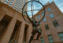 Millennium Hilton New York One UN Plaza: Discover Luxury Awaits