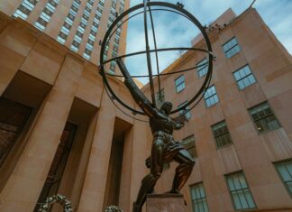 Millennium Hilton New York One UN Plaza: Discover Luxury Awaits