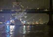 ship-collision-with-brooklyn-bridge-leaves-four-passengers-critical